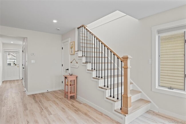 Building Photo - 19 Pine Ln