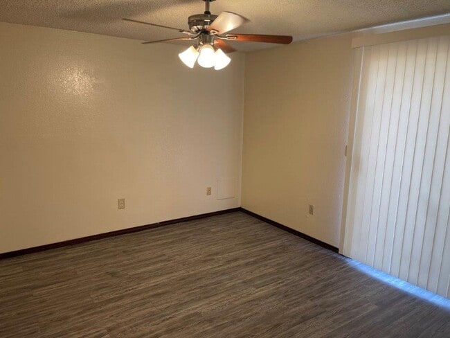 Building Photo - 2 bed 2 bed garage conversion with flex space, close to I-44 and I-240 ready for move in! Pets co...