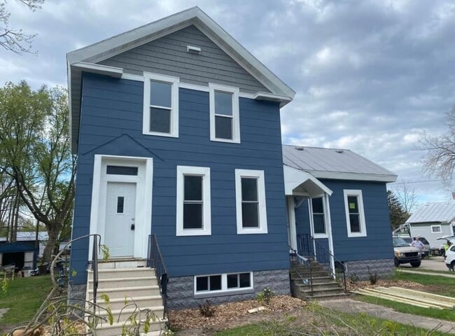 Building Photo - Elm/McDonald