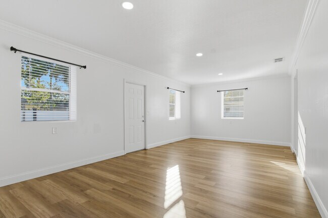 Building Photo - 4420 W Carmen St