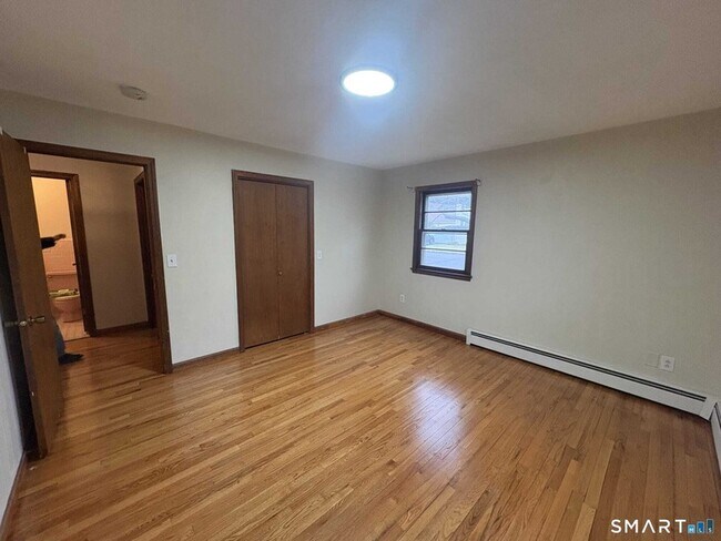 Building Photo - 16 Raymond Rd