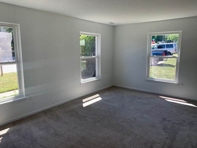 Building Photo - 2 Story, 3 bedroom, 1.5 bath Townhome in Glen Burnie