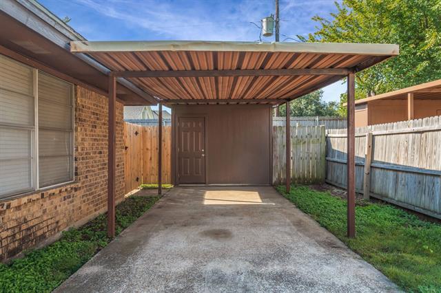 Building Photo - 808 Windcrest Dr