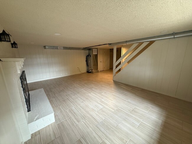 Building Photo - 3 bd / 1.5 bth Single Family Home in Quake...