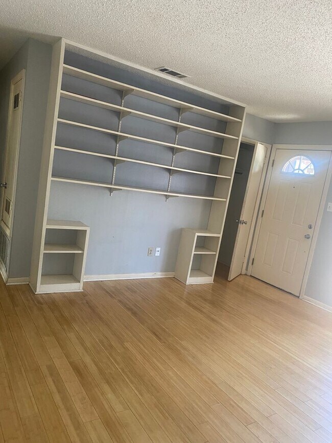 Building Photo - Perfect 3 bedroom 2 bathroom house located in Little Rock!