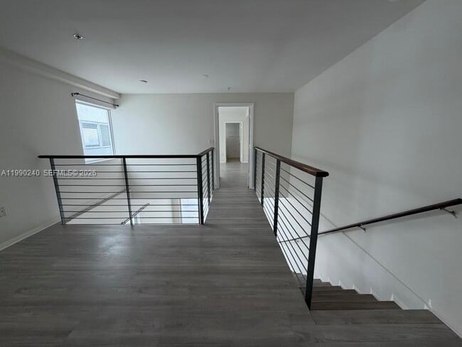 Building Photo - $3,200 1712 sw 2nd Ave #309