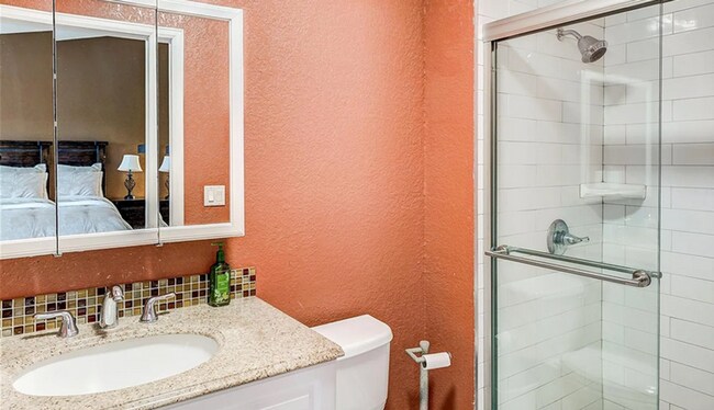 Building Photo - Huge room in a large shared home, private bathroom, great neighborhood, friendly roommates!