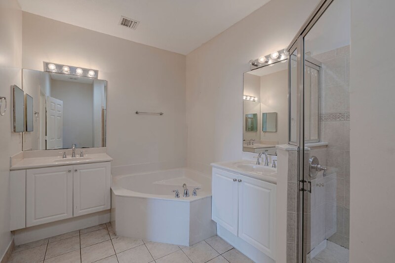 Building Photo - 805 Middleton Dr SW