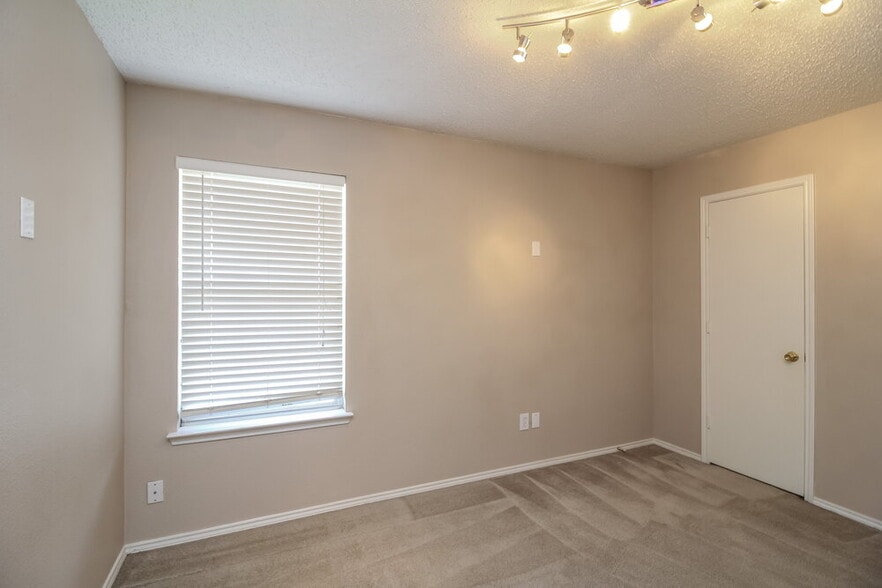 Building Photo - 6601 Swainson Trail