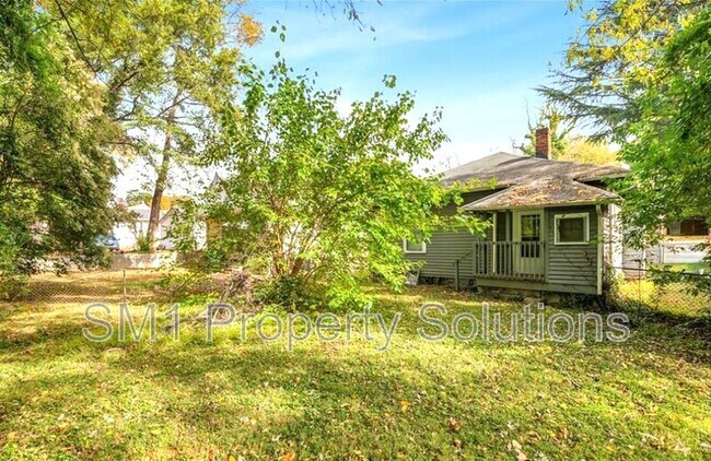 Building Photo - 2360 N Patterson Ave