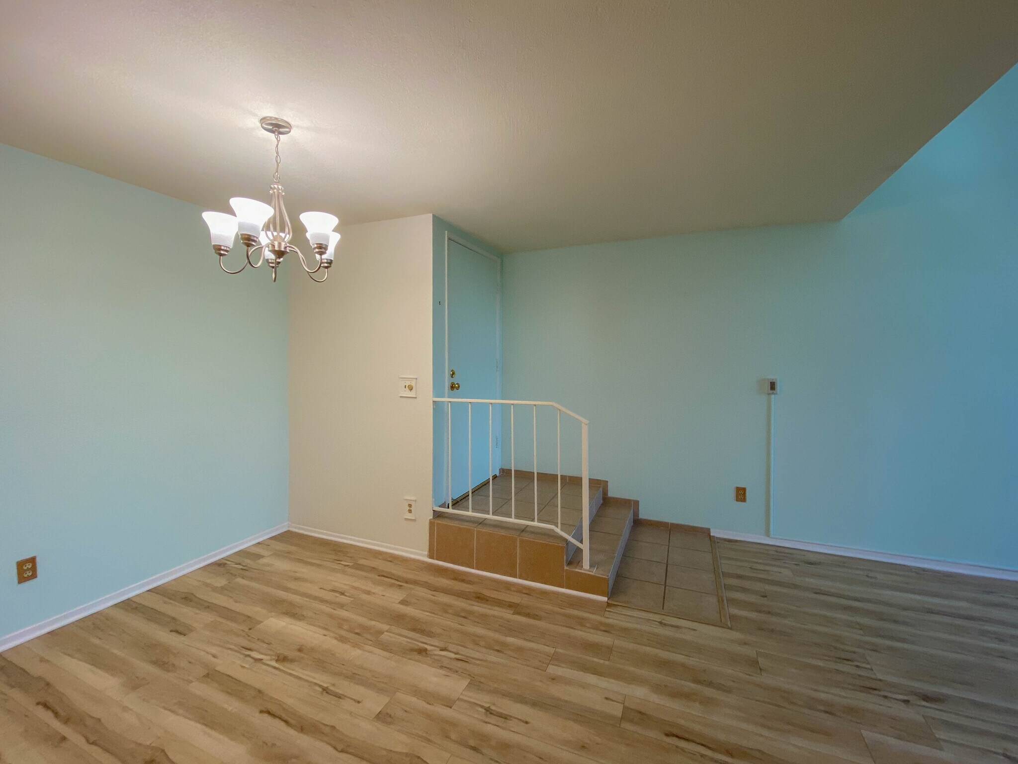 Building Photo - 4900 Overland Ave