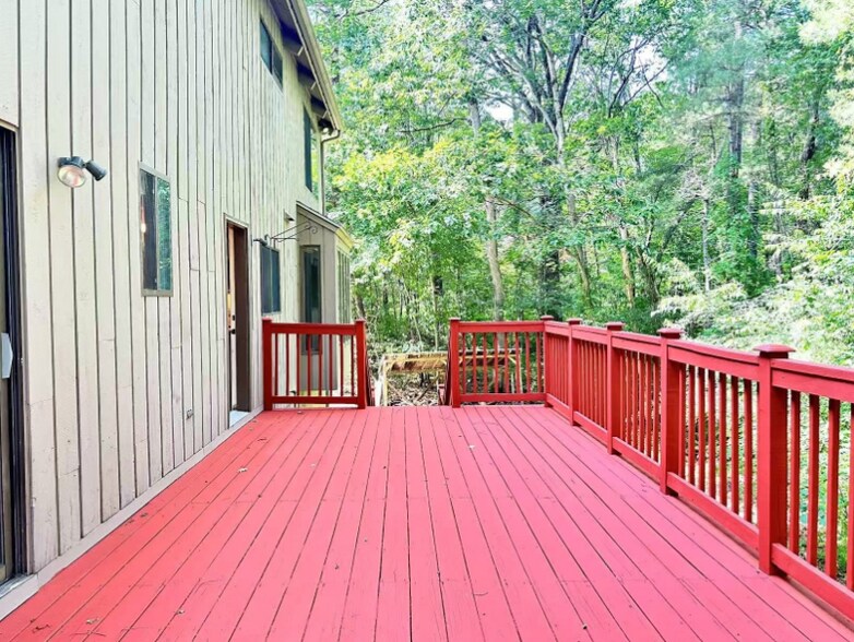 Building Photo - 40 Laurelwood Dr
