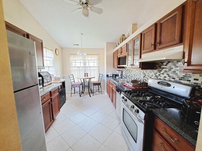 Building Photo - 216 Stoneybrook Ln