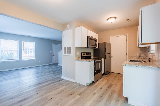 Building Photo - 600-635 Hilltop Dr-HT 2-Story 2bd/1ba