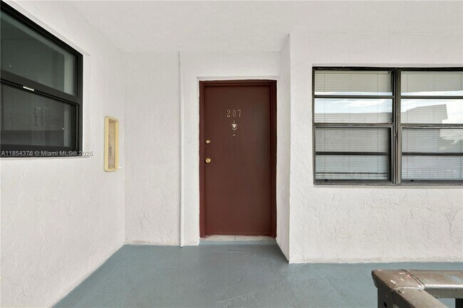Building Photo - 1335 W 68th St