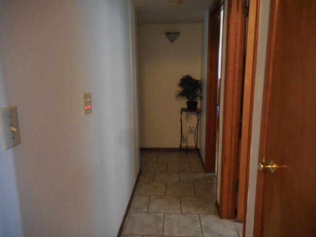 Building Photo - 11448 Lake Alice Dr