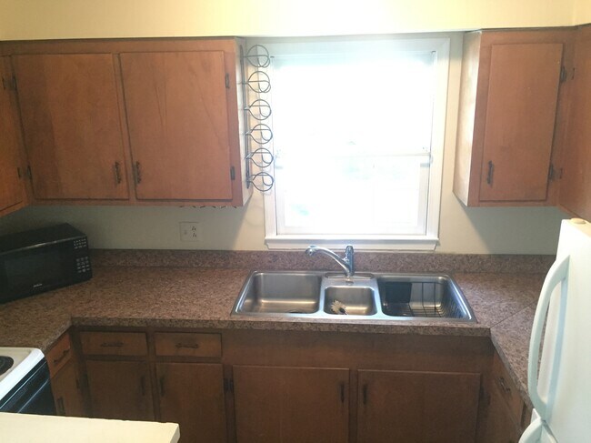 Building Photo - 607 S Woodrow St