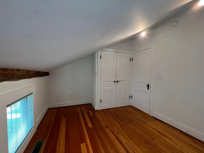 Building Photo - 310 2nd St