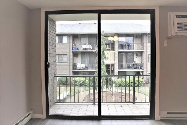 Building Photo - 466 A Liberty St