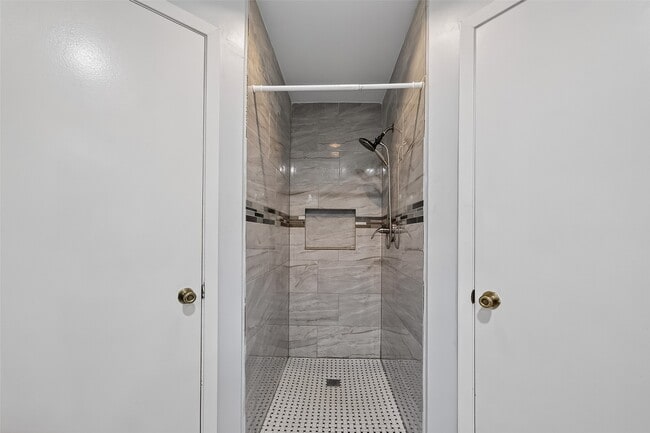 Building Photo - 10706 Sagebluff Dr