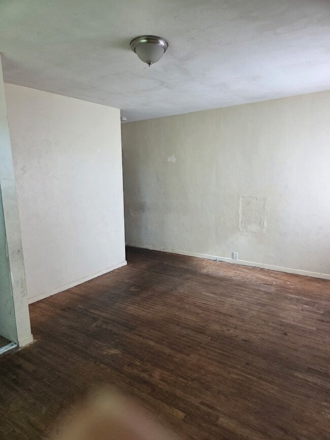 Building Photo - 904 33rd St