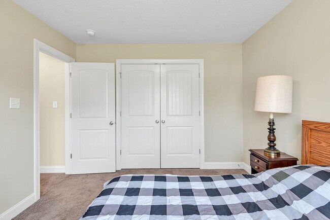 Building Photo - 293 Crossroads Store Dr