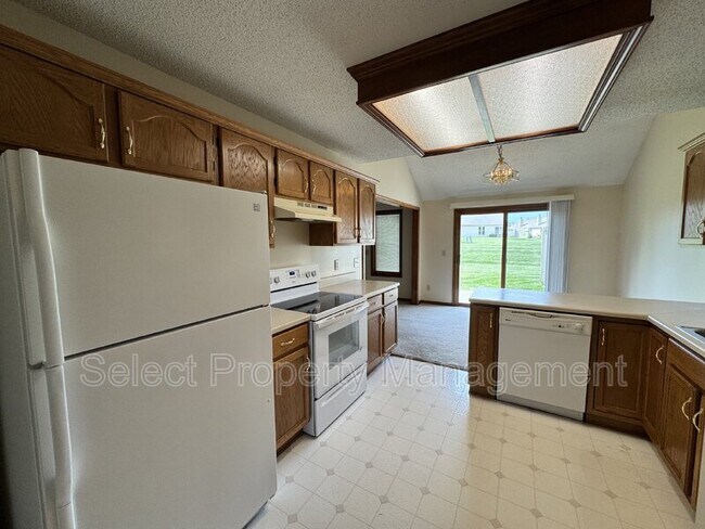 Building Photo - 7459 Montclair Dr