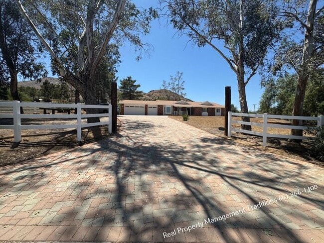 Building Photo - Spectacular Acton Home -- Rare Opportunity!
