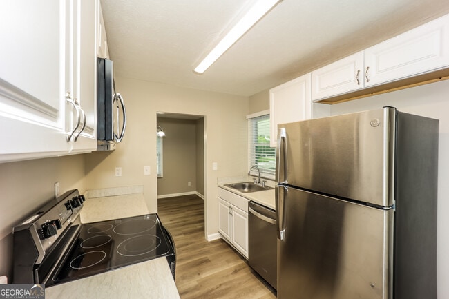 Building Photo - 5348 The Savoy