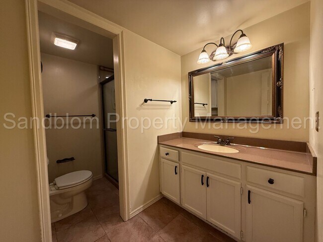 Building Photo - For Lease | South Tulsa Duplex | $1550 Rent