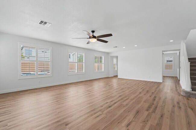 Building Photo - 16054 W Shangri La Rd