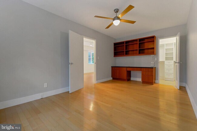 Building Photo - 1301 N Ode St