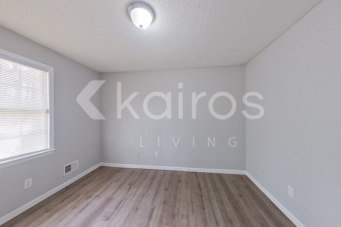 Building Photo - 340 Carterhill Dr