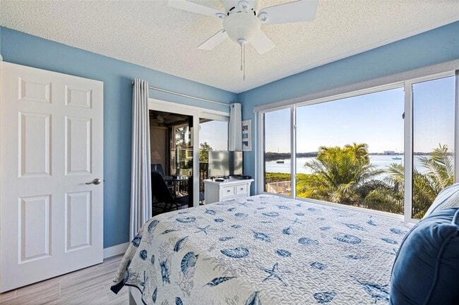 Building Photo - 6365 Bahia Del Mar Blvd S