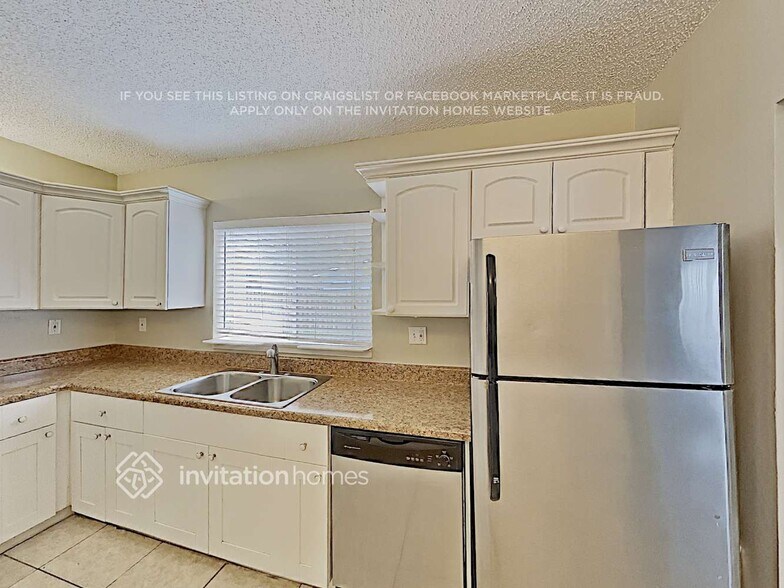 Building Photo - 10940 NW 21st St