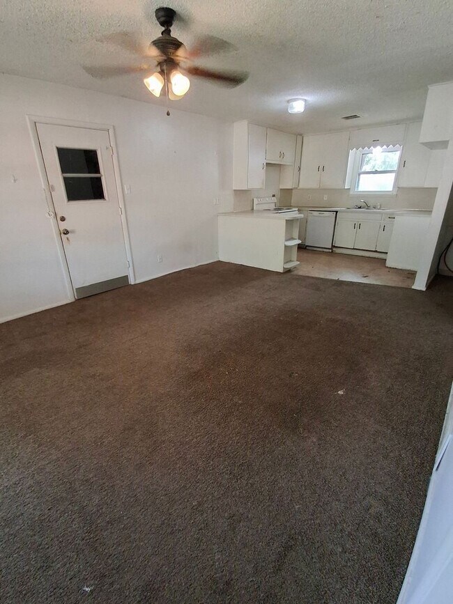 Building Photo - 1425 Mimosa Dr