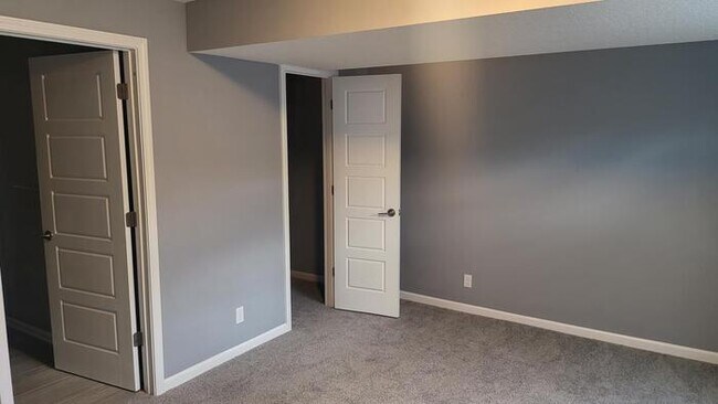 Building Photo - Newly constructed Maintenance provided 3 bed 2.5 bath