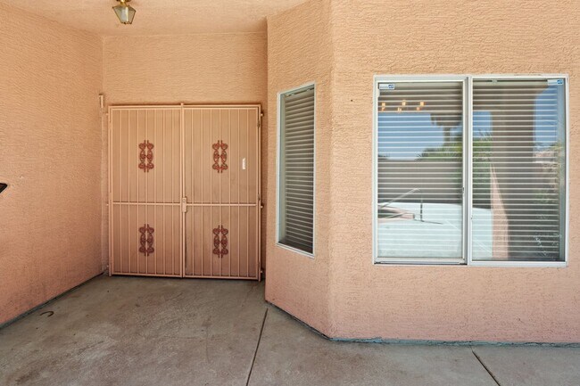 Building Photo - SW!! Single Story!! Pool!! NO HOA!!  Corne...