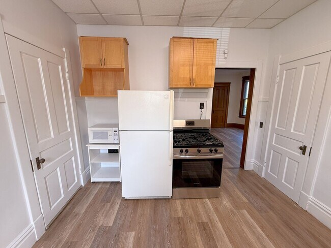 Building Photo - 116 Lathrop St