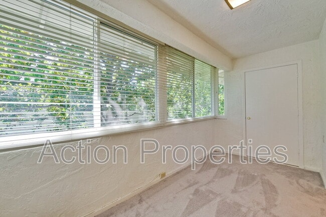 Building Photo - 14225 Lora Dr