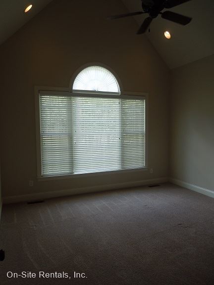 Building Photo - 5 br, 3.5 bath House - 11 Racquet Court