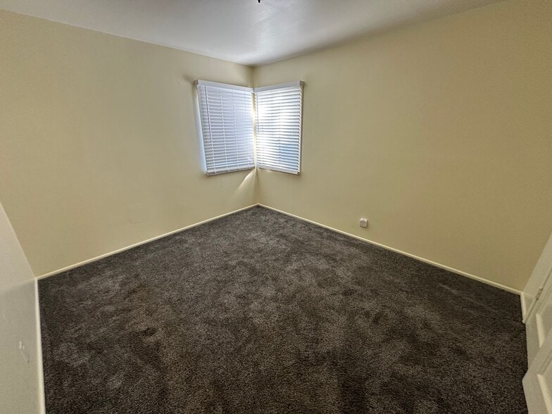 Building Photo - 432 Everett St