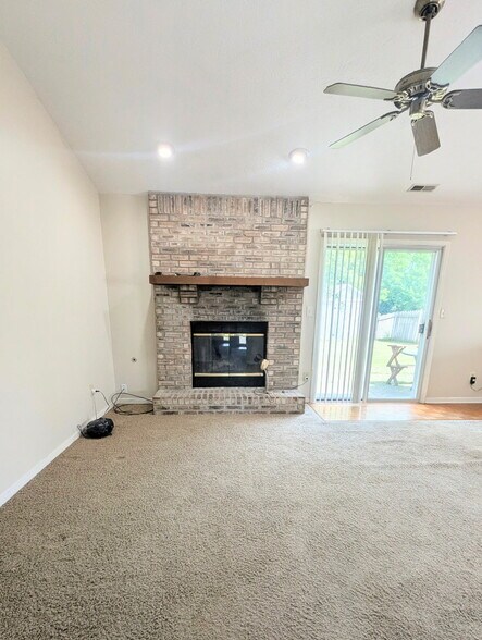 Building Photo - 278 Longfellow Ln