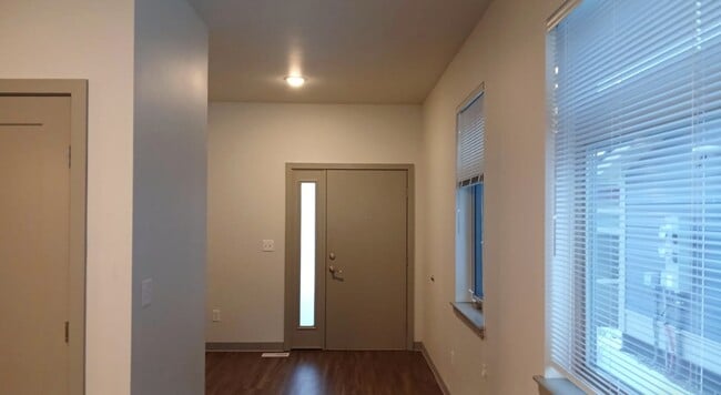 Building Photo - 16512 Centerpark Ct