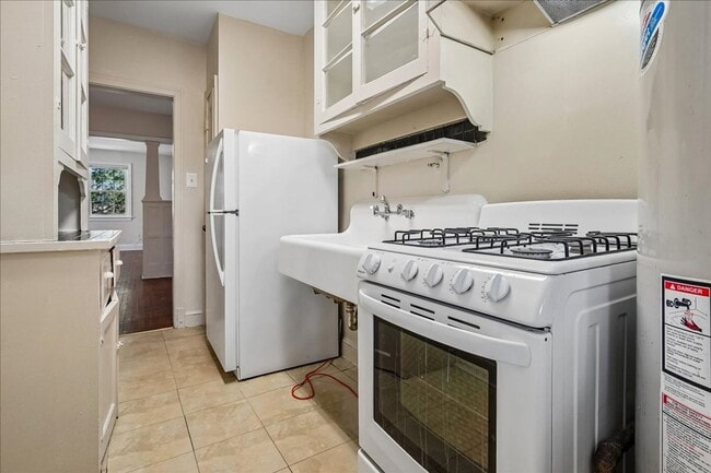 Building Photo - 3944 7th St NE