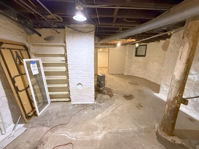 Building Photo - 116 Lathrop St