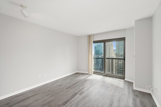Building Photo - 400 N La Salle Dr