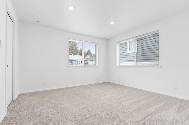 Building Photo - 3633 22nd Ave W