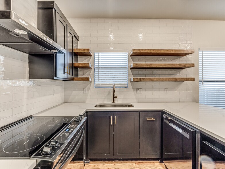 Building Photo - 3215 N Francis Ave