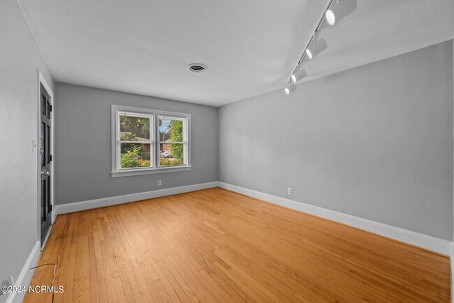 Building Photo - 1309 Willow St
